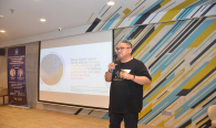 Mediko Azwar, LCPC saat sedang memaparkan bahasan pada kegiatan Capacity Building Creating Digital Leaders and Engaged Digital Team in Digital Transformation Era dengan tema Digital Leaders & Digital Team (16/12)