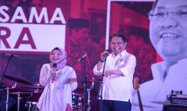 Menkominfo Rudiantara memberikan sambutan terakhirnya sebagai Menteri Komunikasi dan Informatika RI bersama Komika dari Balitbang SDM pada acara Syukuran 5 Tahun bersama Chief RA dan seluruh civitas Kemkominfo di Lapangan Anantakupa, Jakarta (22/10).