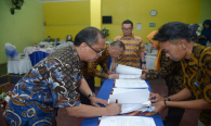 Sesditjen SDPPI R Susanto mewakili Dirjen SDPPI Ismail menandtangani berita acara pelantikan pejabat fungsional penguji perangkat telekomunikasi dan asisten penguji perangkat telekomunikasi 31/1/ 2020