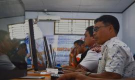 3.	Tampak peserta UNAR sedang mengerjakan soal dengan CAT, Sabtu (8/2/2020).   Ujian dengan menggunakan  CAT merupakan kali kedua dilaksankan  oleh Balmon Spekfrekrad Kelas II Manado dari total 12 kali di tahun 2020. 