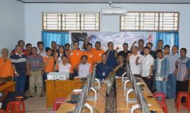 Peserta dan panitia berfoto bersama usai diselenggarakannya Ujian Negara Amatir Radio (UNAR), Sabtu (8/2/2020) 