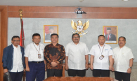 Dirjen SDPPI Ismail bersama dengan Sesditjen SDPPI R Susanto, Direktur Penataan Sumber Daya Denny Setiawan, dan Direktur Operasi Sumber Daya Dwi Handoko melakukan foto bersama dengan Kepala BBPPT lama dan Kepala BBPPT baru 10/2/2020