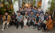 Foto bersama seluruh narasumber dan peserta pada kegiatan Sosialisasi Peraturan Pengendalian IMEI di Bandung, Jumat (28/02).