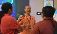Kepala Balai Monitor Spektrum Frekuensi Radio (SFR) Kelas II Manado Syamsul Huda saat diwawancarai oleh wartawan Kompas TV dan Tribun Manado disela-sela kegiatan  Sosialisasi Layanan Loket Maritime On The Spot (MOTS) dan Sertifikasi Bagi Nelayan (SRC&LRC),Manado (25/2/2020).