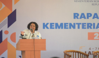 Sekretaris Jenderal Kemkominfo RI Rosarita Niken Widiastuti memberikan sambutan pada kegiatan Rapat Kerja Kemkominfo RI di Labuan Bajo, Nusa Tenggara Timur (4/3).