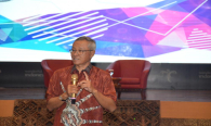 Kusmayanto Kadiman Mantan Menteri Riset dan Teknologi Kabinet Indonesia Bersatu I hadir sebagai narasumber seminar Pemanfaatan dan Implementasi Transformasi Digital (12/3).