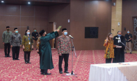 Pengambilan sumpah jabatan pada kegiatan Pengangkatan dan Pelantikan Jabatan Administrasi ke dalam Jabatan Fungsional di Jakarta, Selasa (13/10/2020).