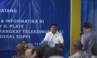 Menkominfo Johnny G Plate memberikan sambutannya sekaligus mengucapkan terima kasih kepada seluruh staff BBPPT atas sambutan hangatnya, Jumat (13/11).
