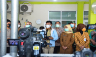 Menkominfo melakukan press conference terkait uji coba pendataan Vaksinasi Covid-19 di Puskesmas Jurangmangu, Tangerang Selatan, Selasa (12/01/2021).
