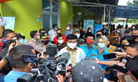 Menkominfo Johnny G Plate melakukan wawancara yang ditemani oleh Walikota Tangerang Selatan Airin Rachmi Diany, selasa (12/01/2021).