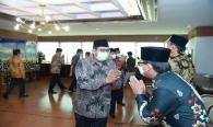 Dirjen SDPPI Ismail bersama dengan Pejabat Eselon II dilingkungan Ditjen SDPPI memberikan selamat pada pejabat yang berhasil dilantik, Selasa (25/05/2021).