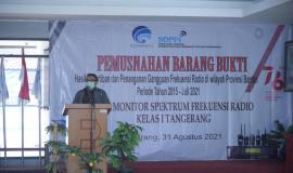 Koordinator Monitoring dan Penertiban Perangkat Pos dan Informatika Danang memberikan sambutan pada kegiatan Pemusnahan Barang Bukti Hasil Penertiban, Selasa (31/08/2021).