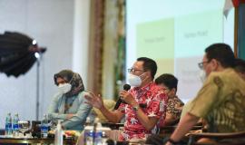 Penanggung Jawab Standardisasi Teknologi Informasi Heru Yuni menyampaikan paparannya terkait peningkatan pemahaman implementasi UU Cipta Kerja di bidang standardisasi perangkat telekomunikasi, (29/10).