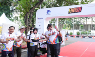 Sesditjen SDPPI saat berhasil menyelesaikan Fun Walk Kominfo.