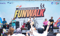 Direktur Penataan Sumber Daya ikut memeriahkan acara Fun Walk Kominfo.