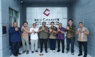 Dirjen SDPPI melakukan foto bersama dengan jajaran neuCentriX Semarang