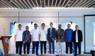 Sesditjen Infrastruktur Digital foto bersama dengan jajaran Eselon II lainnya dan Pemateri pada acara Pelatihan Infrastruktur TIK
