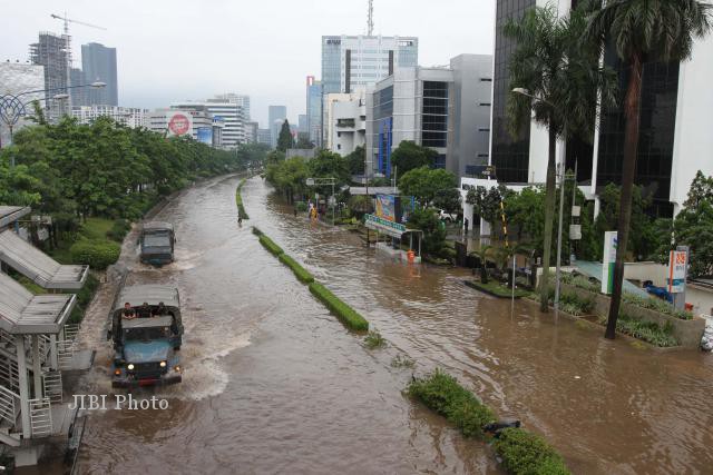 Ilustrasi: Sumber ilustrasi: http://images.solopos.com/2013/01/Banjir-Jakarta-17-Kuningan.jpg