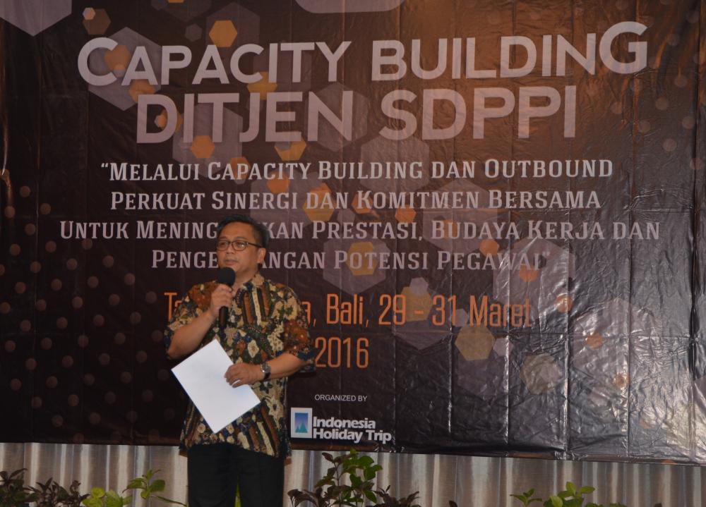 Dirjen SDPPI, Muhammad Budi Setiawan membuka kegiatan Capacity Building/outbound Ditjen SDPPI Tahun 2016