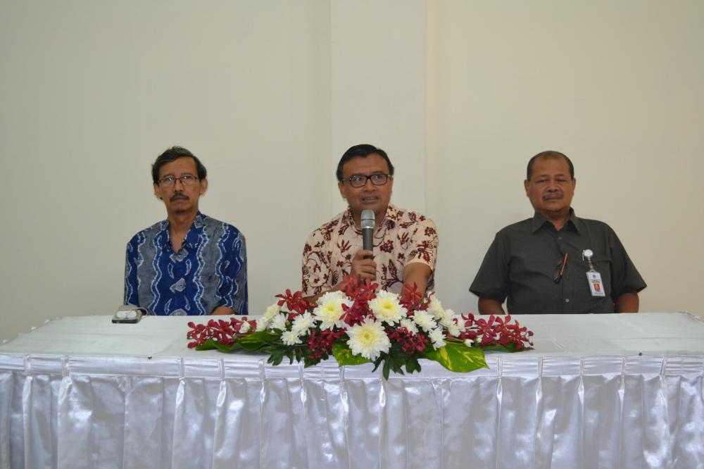 Direktur Pengendalian SDPPI membuka workshop pemeliharaan stasiun monitor frekuensi radio di Balmon Kelas II Yogyakarta