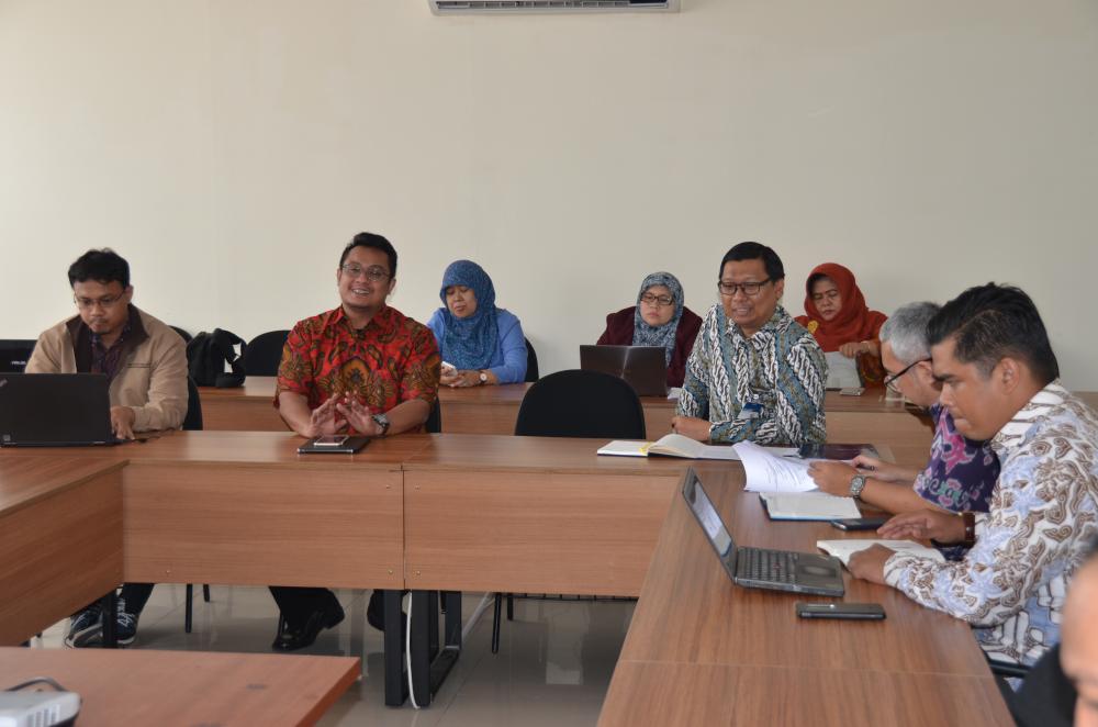  Kepala Bagian Hukum dan Kerja sama Muchtarul Huda mengevaluasi Sejumlah Perjanjian Kerja Sama Ditjen SDPPI.
