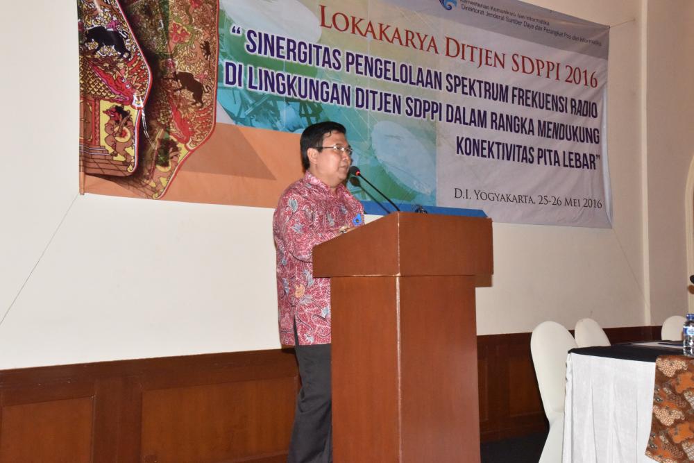 Setditjen SDPPI, Sadjan menutup kegitan LokakaryaDitjen DPPI 2016 (26/5). Kegitan yang dilangsungkan dari tanggal 25-26 Mei  di puatkan di Yogyakarta degan melibatkan peserta dari 37 UPT Monitor Spektrum Frekuensi Radio