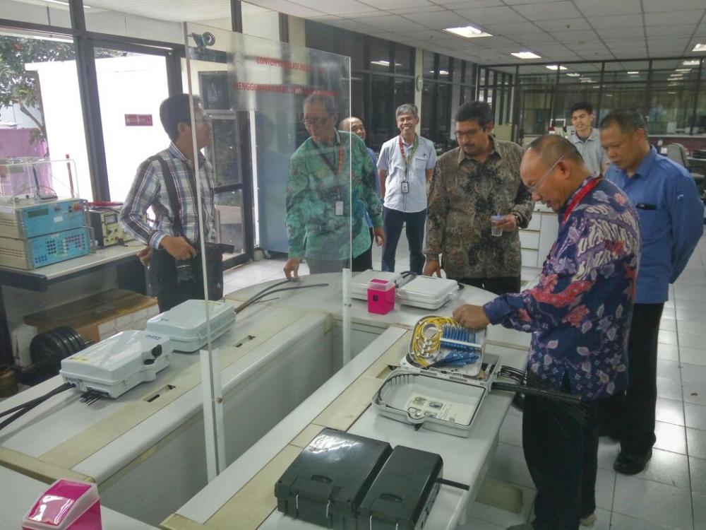 Ilustrasi: Dirjen SDPPI dalam kunjungan ke DDS Telkom, Bandung