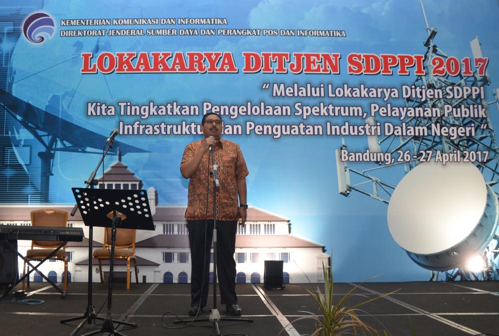 Dirjen SDPPI,  Ismail memberikan arahan dihadapan peserta Lokakarya Ditjen SDPPI 2017 (26/4). Kegitan lokakarya diselenggarakan tanggal 26 - 27 di Bandung.