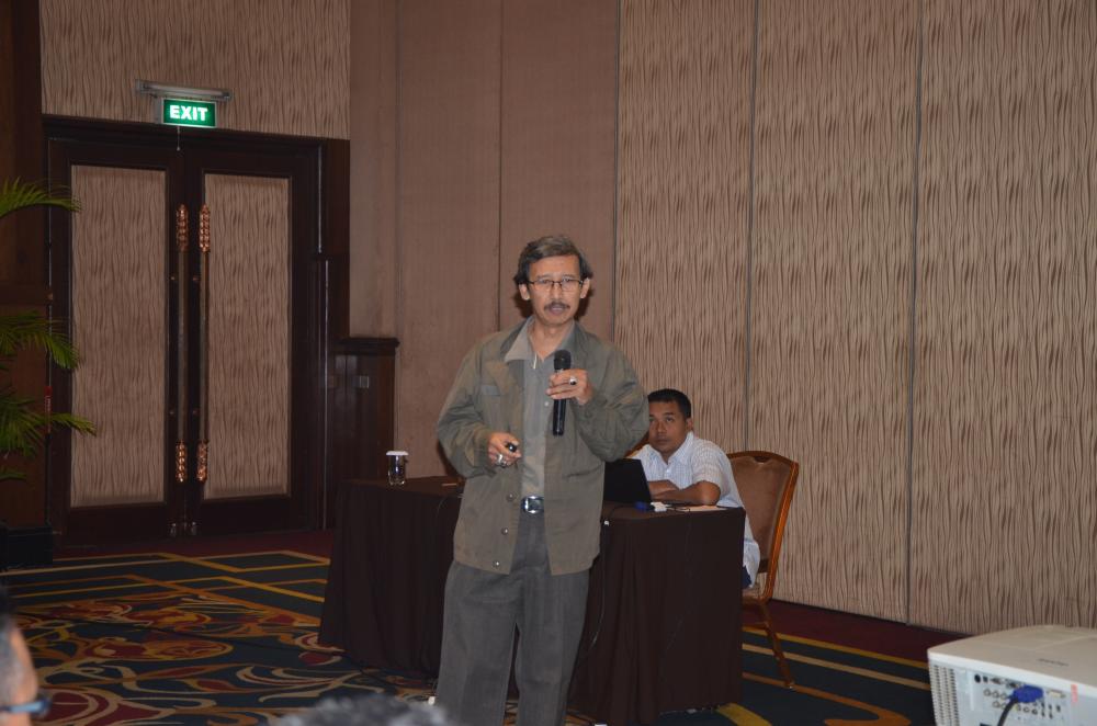 Kasubdit Pengelolaan Sistem Monitoring Spektrum Frekuensi Radio (SMFR) Ditjen SDPPI Endarto memimpin diskusi pada Working Group (WG) 3 Lokakarya Ditjen SDPPI 2017 di Bandung, Jawa Barat, Kamis (27/4)