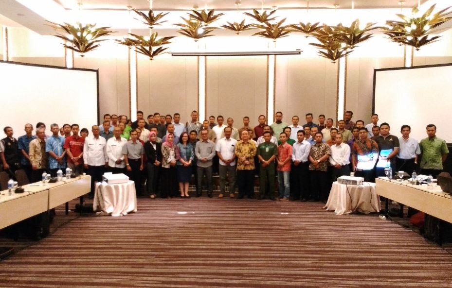 Direktorat Operasi Sumber Daya beserta narasumber dan peserta bimtek berfoto bersama