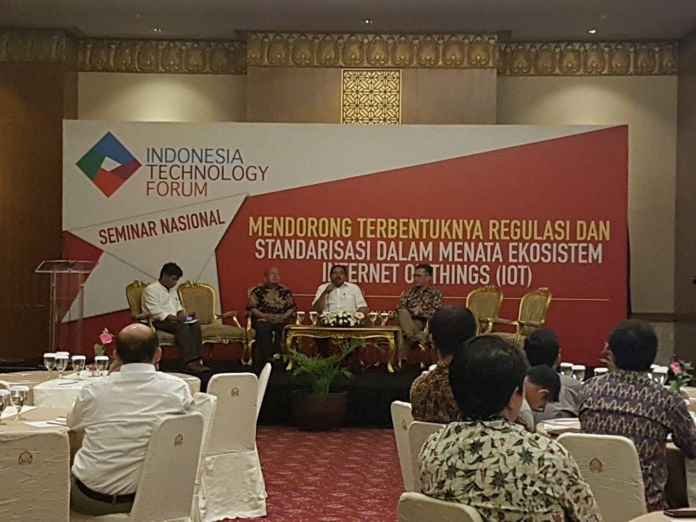 Dirjen SDPPI Ismail selaku keynote speaker dalam seminar nasional Indonesia Technology Forum