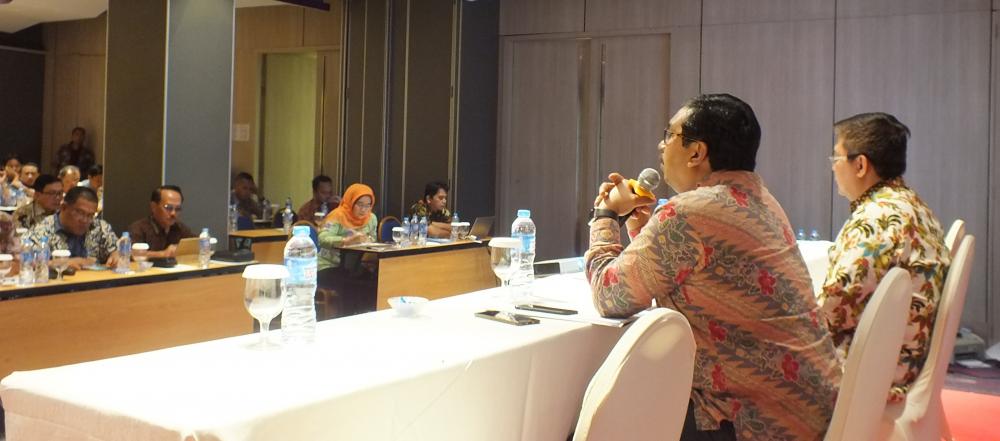 Dirjen SDPPI Ismail didampingi Sesditjen SDPPI Sadjan saat memberi arahan kepada para Ka UPT Monitor SFR terkait penyatuan ULP di tingkat Kementerian