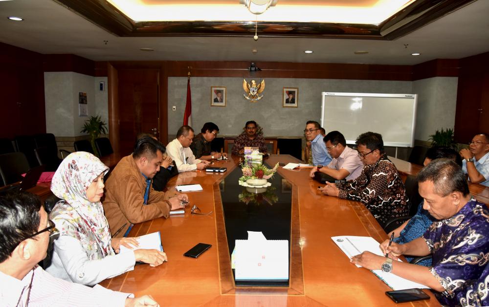 Dirjen SDPPI Ismail didampingi beberapa direktur pada Kamis (1/3) menerima kunjungan kerja dari Pemerintah Provinsi Kalimantan Timur di kantor pusat Ditjen SDPPI di Jalan Medan Merdeka Barat, Jakarta.