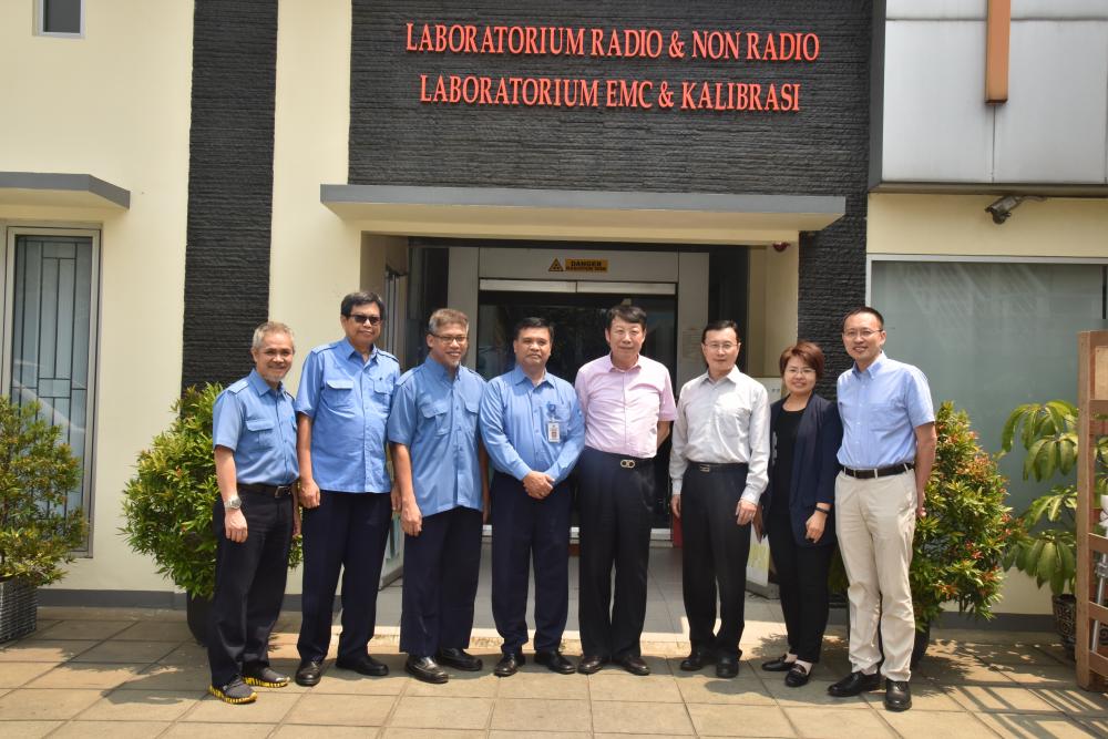 Kepala BBPPT Moch. Rus’an mendapat kunjungan dari China Academy of ICT (CAICT) bersama China Telecommunication Laboratory (CTTL) (28/3). Dalam kunjungannya delegasi dari china mengunjungi Balai Besar Pengujian Perangkat Telekomunikasi untuk melihat proses pengujian perangkat telekomunikasi secara langsung.