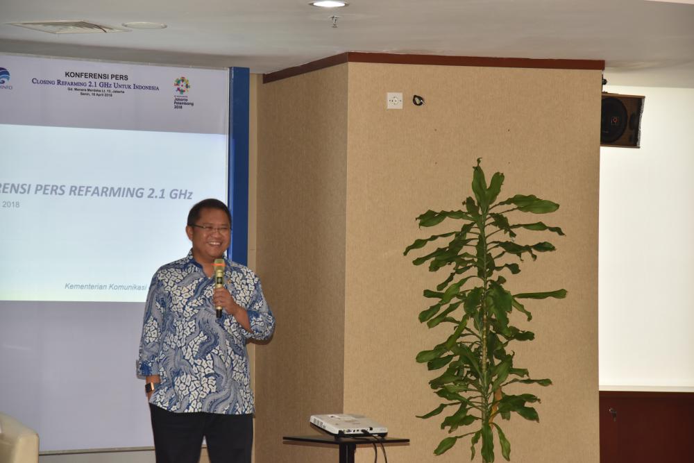 Menteri Komunikasi dan Informatika, Rudiantara meminta operator bersaing rasional terlebih setelah selesainya penataan ulang (refarming) pita frekuensi radio 2.1 GHz baru-baru ini. Hal tersebut diungkapkan oleh Rudi antara pada acara konferensi pers di Gd. Menara Merdeka (16/4).