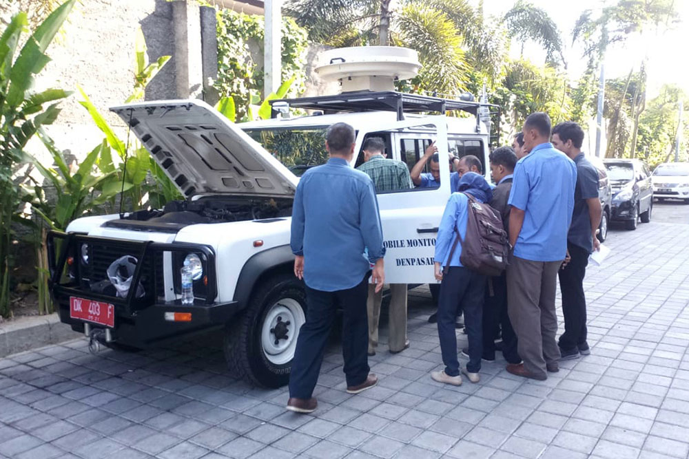 Peserta sedang praktik mengoperasikan perangkat dalam workshop pemeliharaan perangkat SMFR di Denpasar, Bali, pada 17-19 Juli 2018.