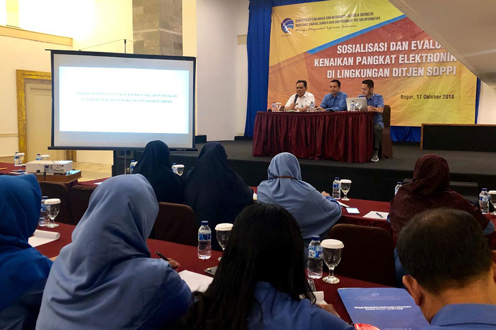 Kepala Sub Bagian Kepegawaian dan Organisasi, Setditjen SDPPI, Anak Agung (tengah) ketika membuka Sosialisasi dan Evaluasi Kenaikan Pangkat Elektronik 2018 di Bogor, Jawa Barat, Rabu (17/10/2018).