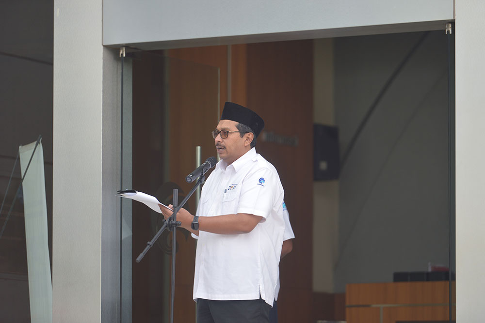 Dirjen SDPPI Ismail membacakan amanat Menteri Sosial ketika menjadi pembina upacara Peringatan Hari Pahlawan 10 November 2018 di Balai Monitor Spektrum Frekuensi Radio Kelas I Bandung, Jawa Barat, pada Sabtu (10/11/2018).