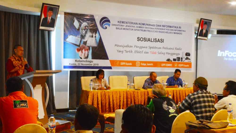 Sosialisasi “Mewujudkan Pengguna Spektrum Frekuensi Radio yang Tertib, Efektif, dan Tidak Saling Mengganggu”yang diselenggarakan Balmon Manado di Kotamobagu, Sulawesi Utara, Kamis (22/11/2018).