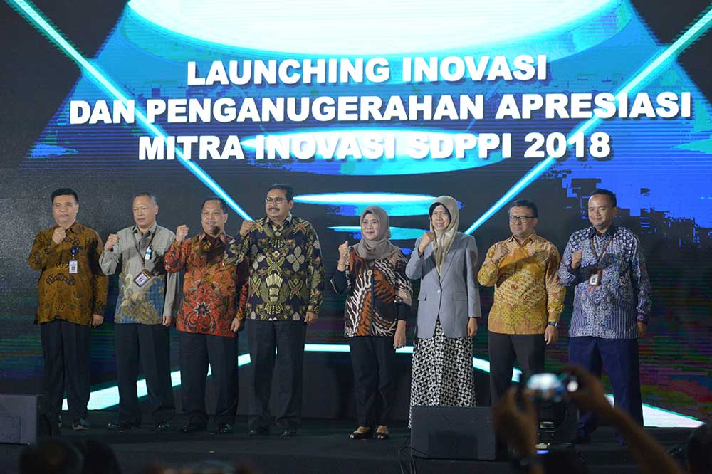 Dirjen SDPPI Ismail (4 dari kiri) didampingi Sekditjen SDPPI R Susanto dan para direktur Ditjen SDPPI dalam Peluncuran Inovasi dan Penghargaan Apresiasi Mitra SDPPI di Hotel Arya Duta, Jakarta, Senin (26/11/2018).