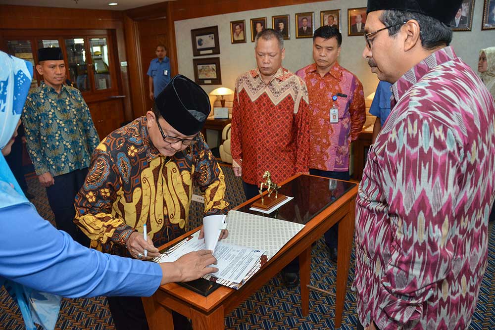 Dirjen SDPPI Ismail melantik R. Rudy Hendarwin sebagai Kepala Subdirektorat Sertifikasi dan Data Perangkat Pos, Telekomunikasi, dan Informatika, Direktorat Standardisasi PPI, serta Kusmono sebagai Kepala Seksi Pemantauan dan Penertiban di Kepala Balai Monitor Spektrum Frekuensi Radio Kelas II Padang, Sumatera Barat, di Jakarta, Rabu (5/12/2018).
