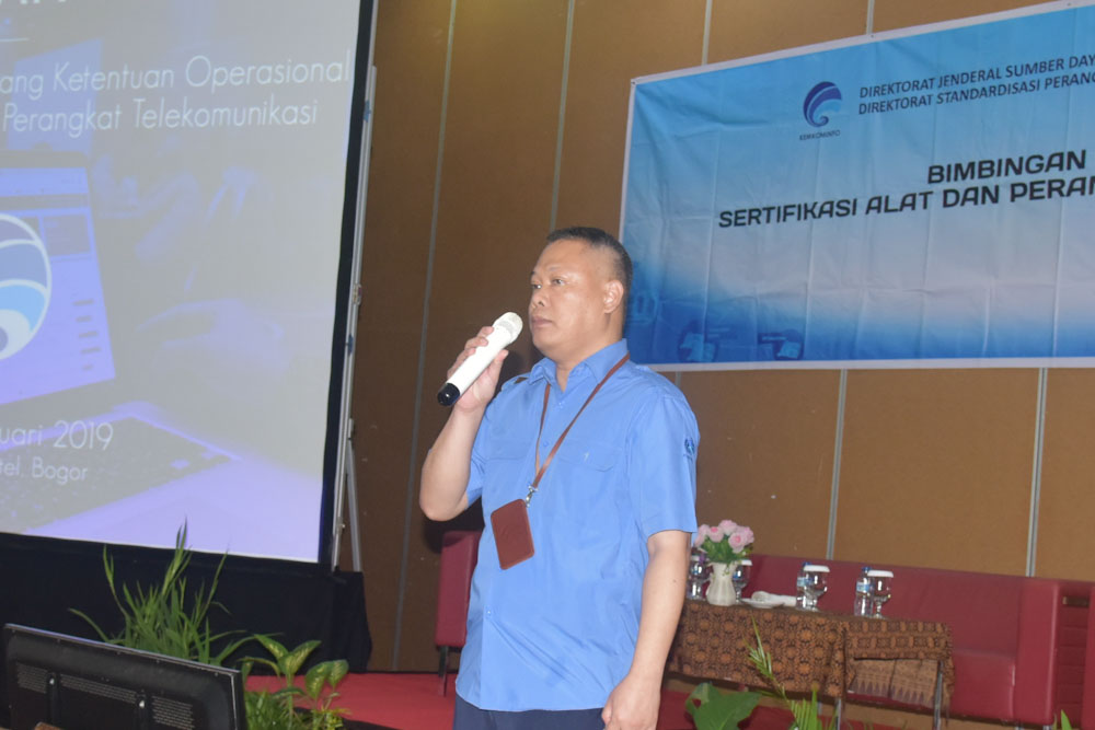 Direktur Standardisasi PPI Mochamad Hadiyana saat membuka bimtek soal peraturan sertifikasi perangkat telekomunikasi, di Bogor, Jawa Barat, Rabu (6/2/2019)