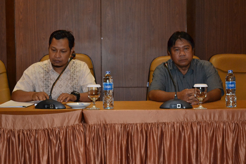 Kepala Subdirektorat Pengelolaan SMFR, Direktorat Pengendalian SDPPI, Suryono, dan Kepala Seksi Pemeliharaan SMFR Slamet Widodo dalam peluncuran dan bimbingan teknis aplikasi pemeliharaan perangkat SMFR di Bogor, Jawa Barat, Selasa (5/3/2019).