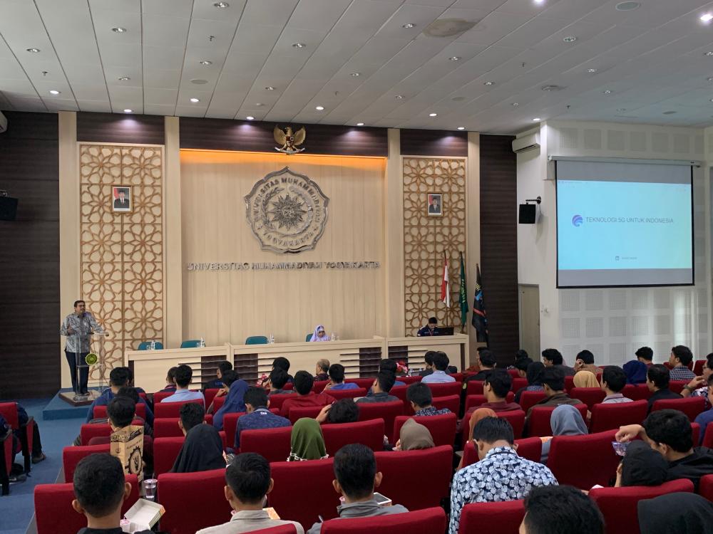Dirjen SDPPI, Ismail memberika menjadi pembicara dalam Seminar Nasional “5G Network: Key Technology for The Industrial Revolution 4.0” di Universitas Muhammadiyah Yogyakarta (UMY), Selasa (19/3/2019)