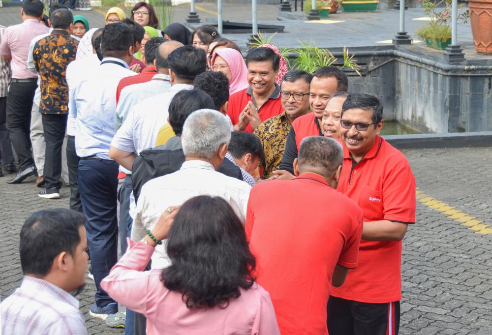 Dirjen SDPPI beserta seluruh jajaran Ditjen SDPPI saling bermaafan dalam kegiatan halal bihalal di rangkaian Idul Fitri 1440 Hijriah.