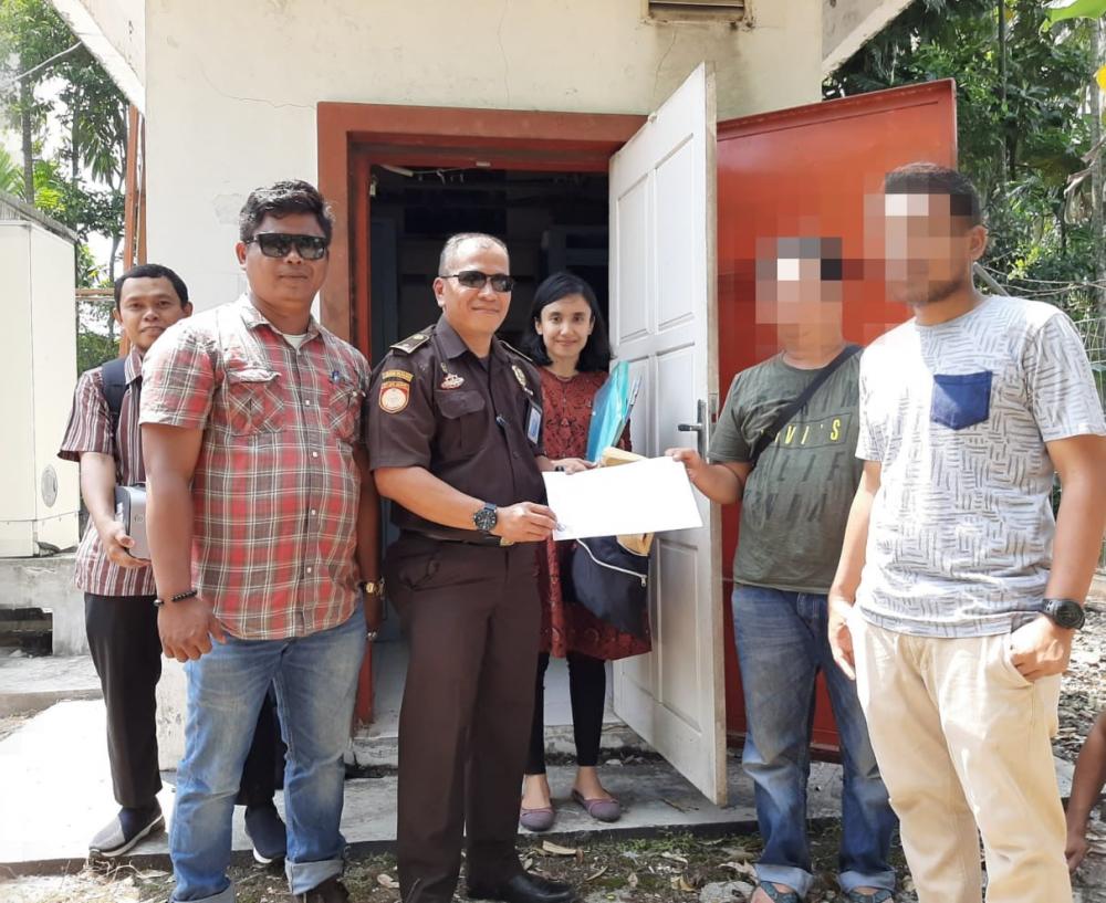 Tim PPNS Balmon Padang melaksanakan penertiban terhadap perangkat radio link pada salah satu operator seluler