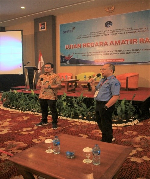 Ka UPT Pangkalpinang Boby Satriyo dan staf Direktorat Operasi Sumber Daya Yan Fallah memberi penjelasan sebelum pelaksanaan UNAR