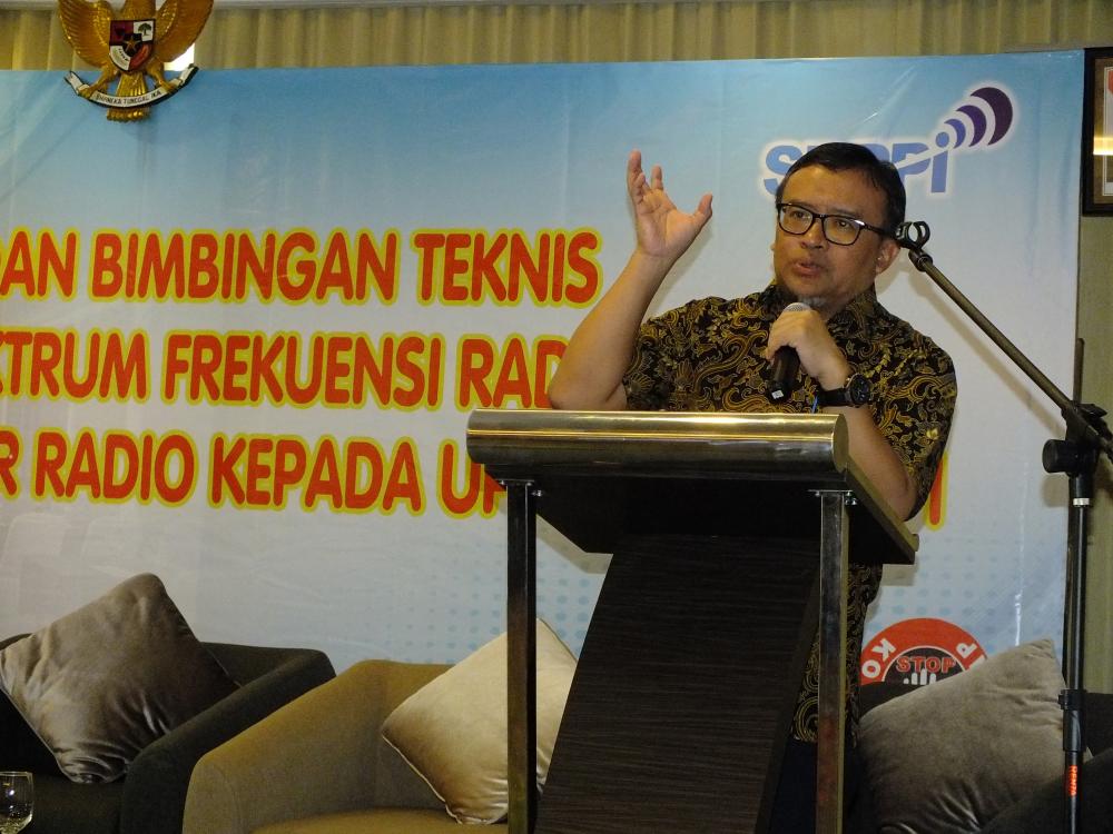 Direktur Operasi Sumber Daya Perangkat Pos dan Informatika, Dwi Handoko saat membuka Sosialisasi dan Bimbingan Teknis Perizinan Spektrum Frekuensi Radio (SFR) dan Sertifikasi Operator Radio (SOR) di Surabaya (24/7/2019)