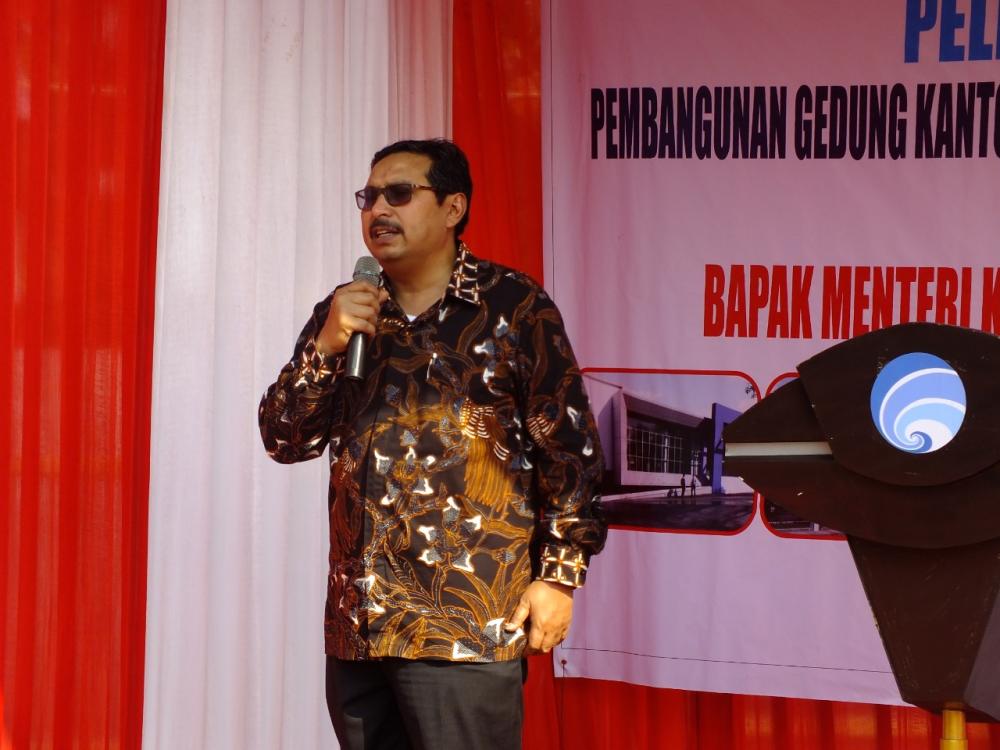 Direktur Jenderal Sumber Daya dan Perangkat Pos dan Informatika (Dirjen SDPPI) Ismail, memberikan sambutan pada acara peletakan batu pertama pembangunan Kantor Balai Monitor Spektrum Frekuensi Radio  Kelas II Padang, Sumatera Barat,  Jumat (23/8/2019)