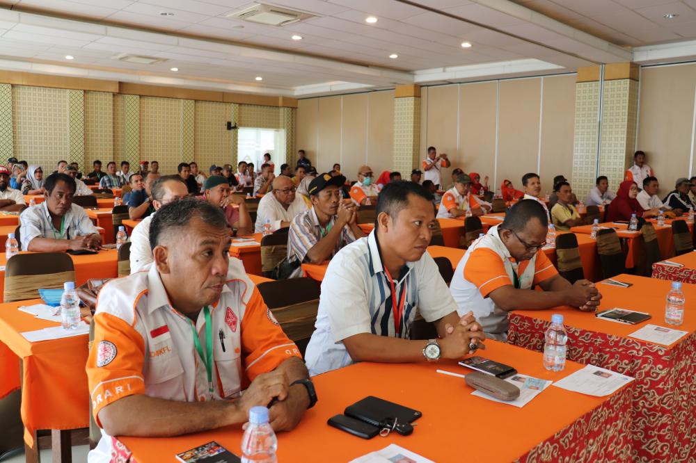 Masyarakat pengguna Amatir radio saat akan mengikuti  Ujian Negara Amatir Radio (UNAR)  2019 di  Hotel Sutan Raja Kabupaten Kolaka,  Minggu (25/8/2019). 